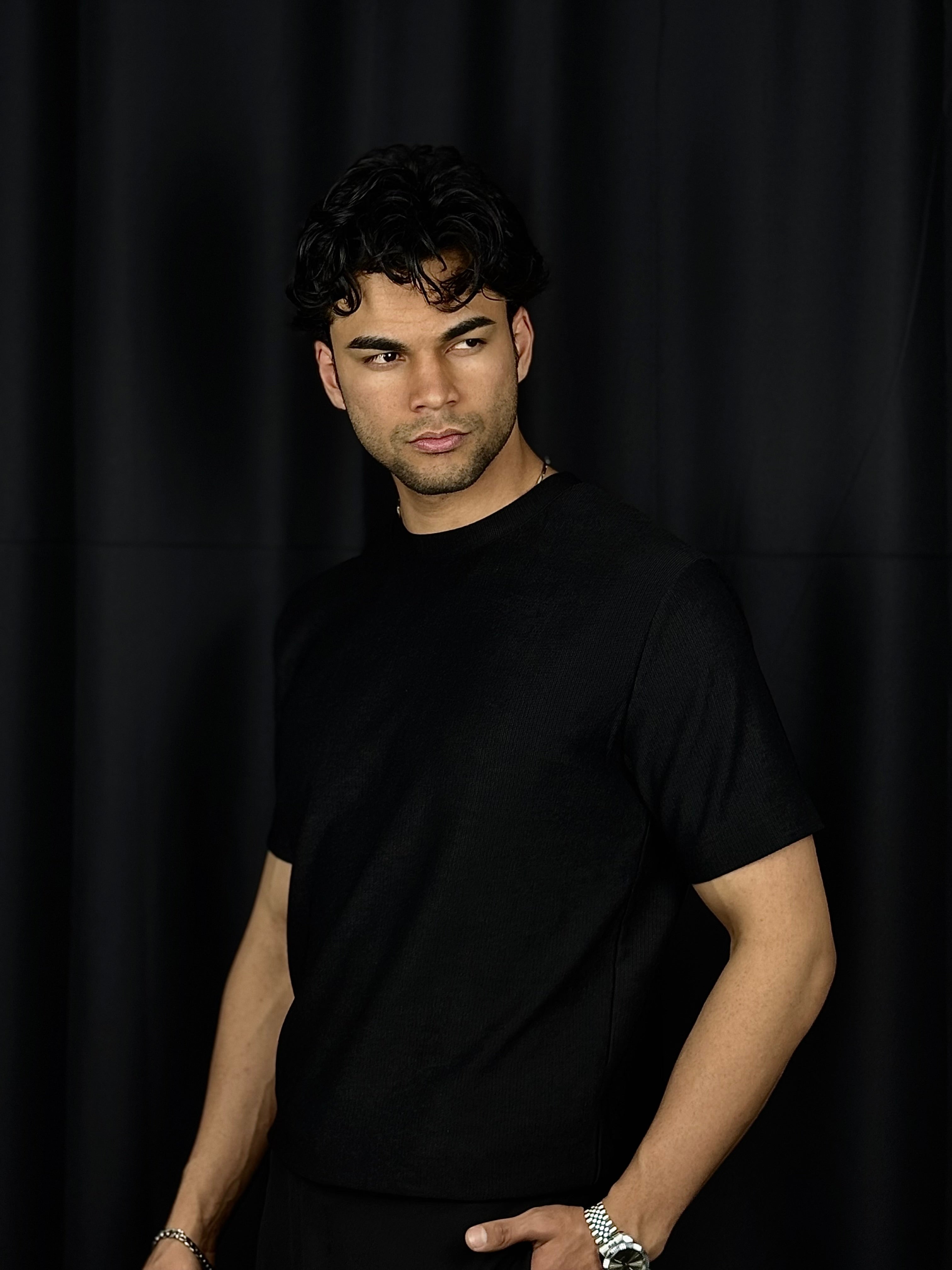 Premium Dokulu Siyah Tişört